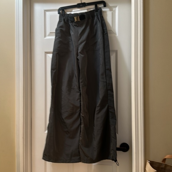 Brand new without tags ASOS design parachute cargo pants Sz US 0 - Picture 2 of 8